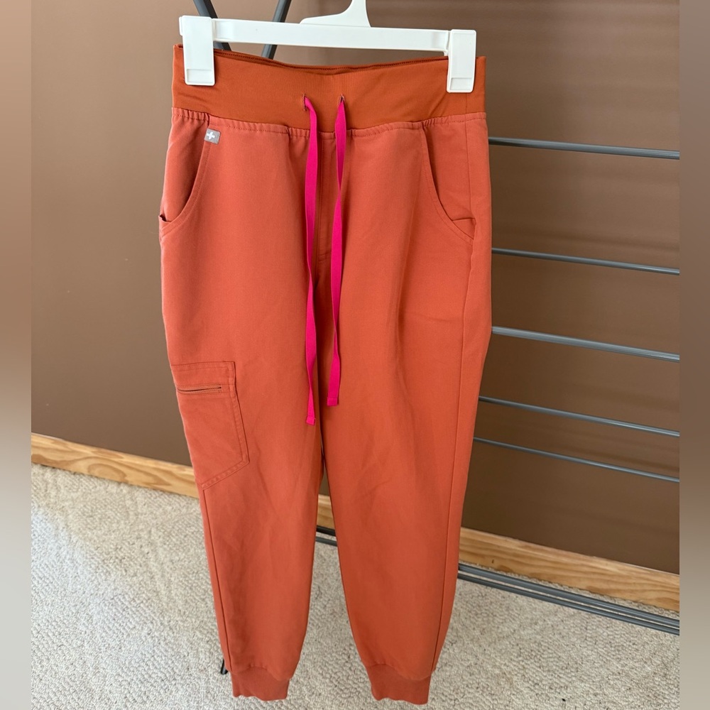 Figs Zamora Jogger Terracotta
